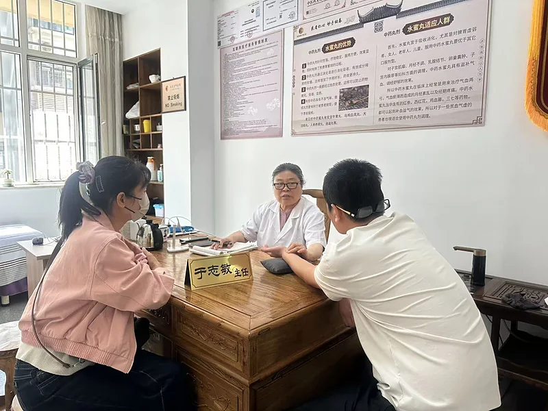 门诊问诊 · 医师查舌